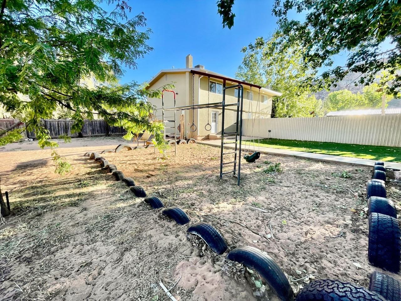 325 E Field Ave - Photo 3 of 24