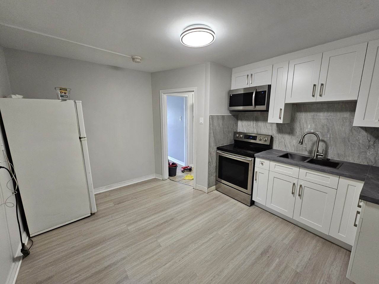 308 Weber St W Uppr B - Photo 3 of 11