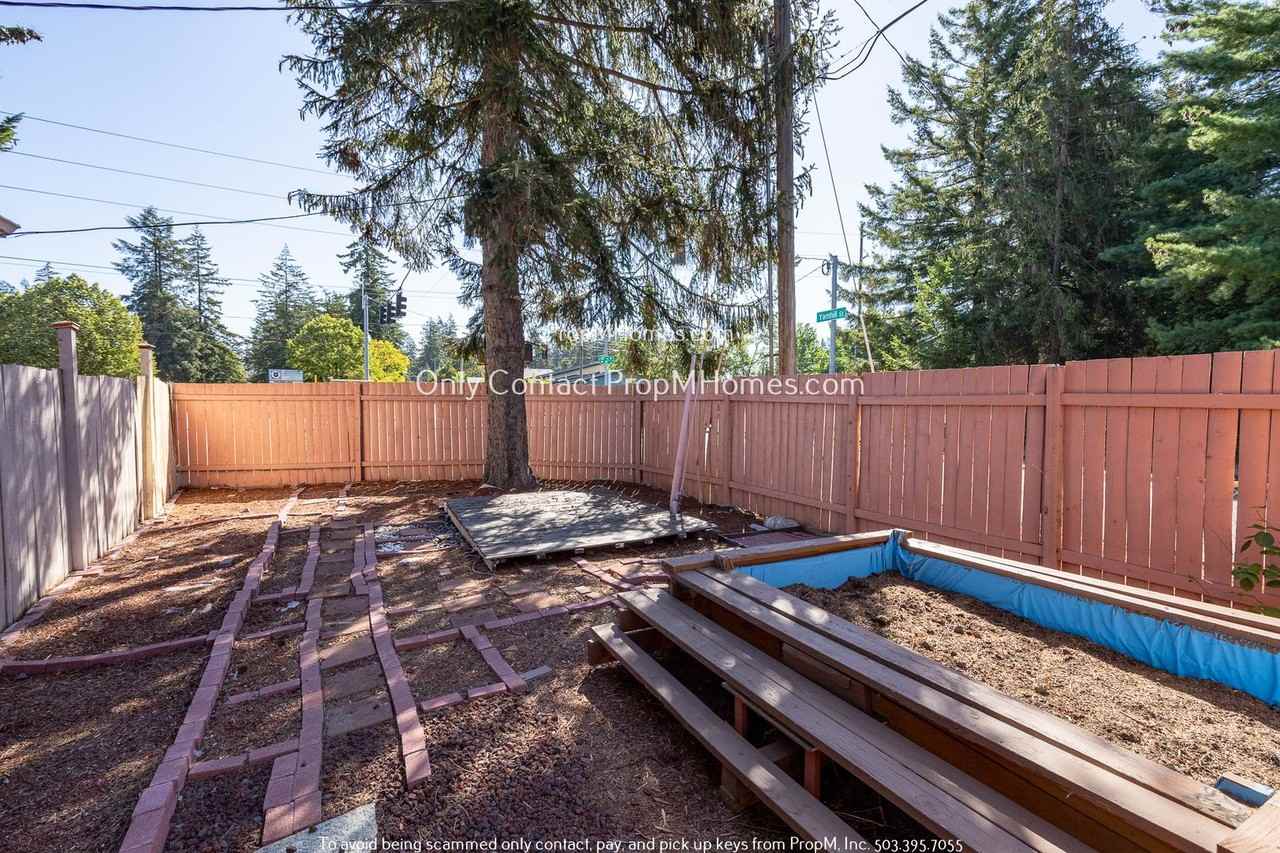 18131 Se Yamhill St - Photo 2 of 21