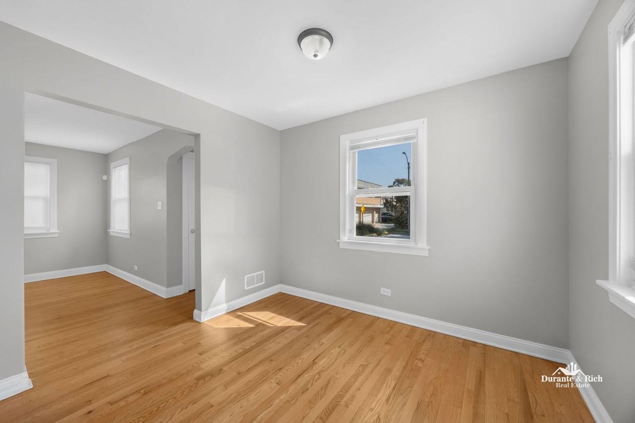 8716 S Sacramento Ave - Photo 3 of 14