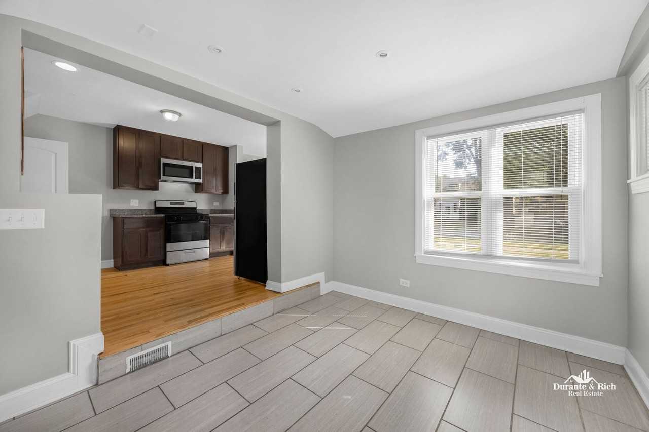 8716 S Sacramento Ave - Photo 6 of 14