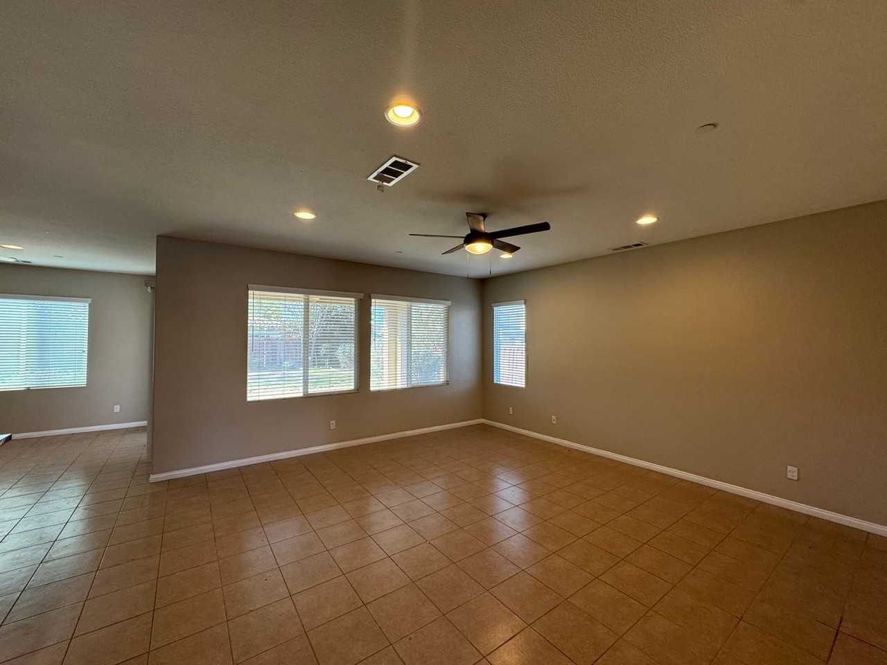 9825 Metropolitan Way - Photo 3 of 17