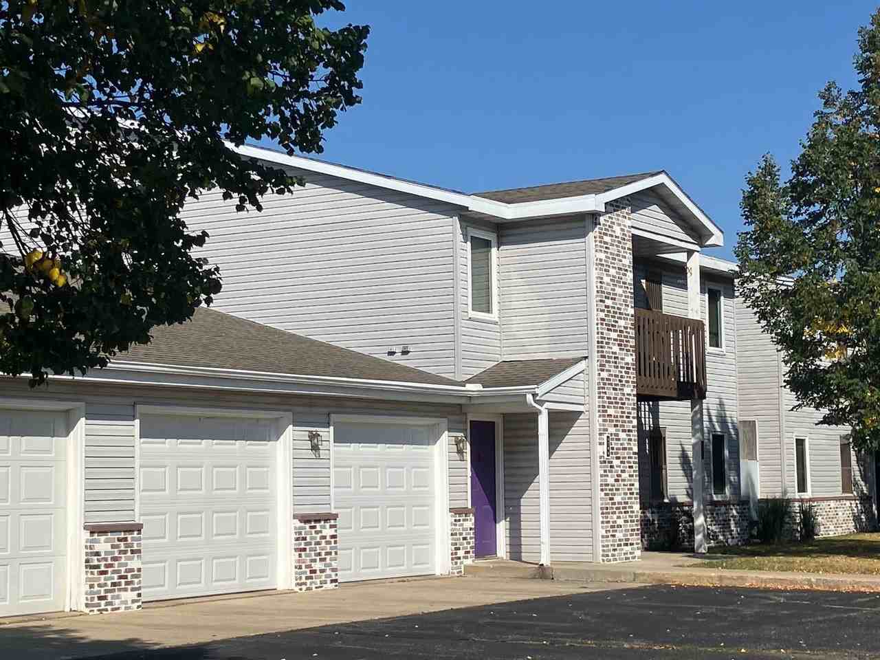 MB1036 - Hillview Apartments - Photo 2 of 12