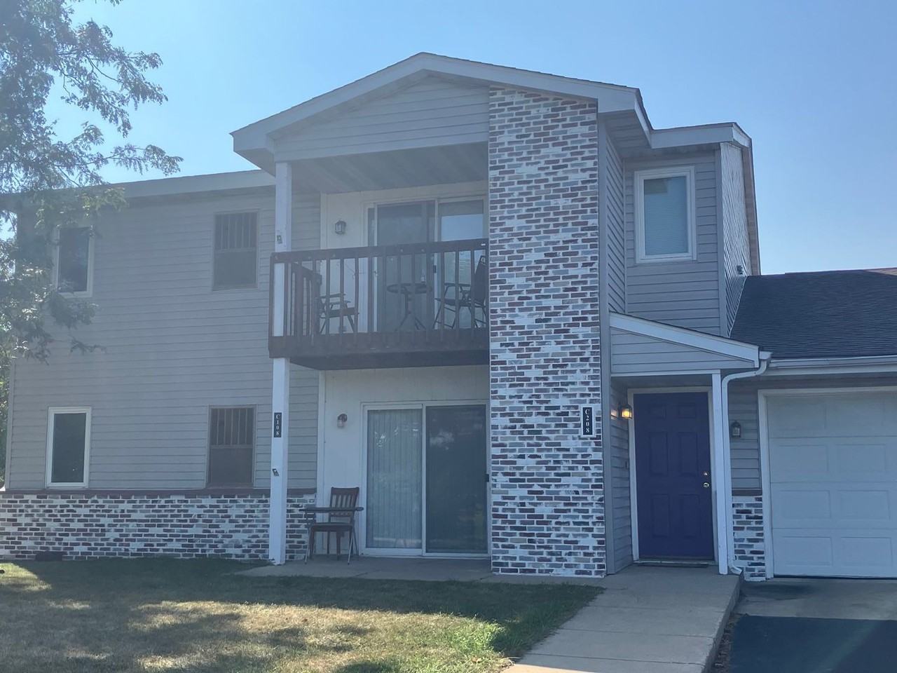 MB1036 - Hillview Apartments - Photo 3 of 12