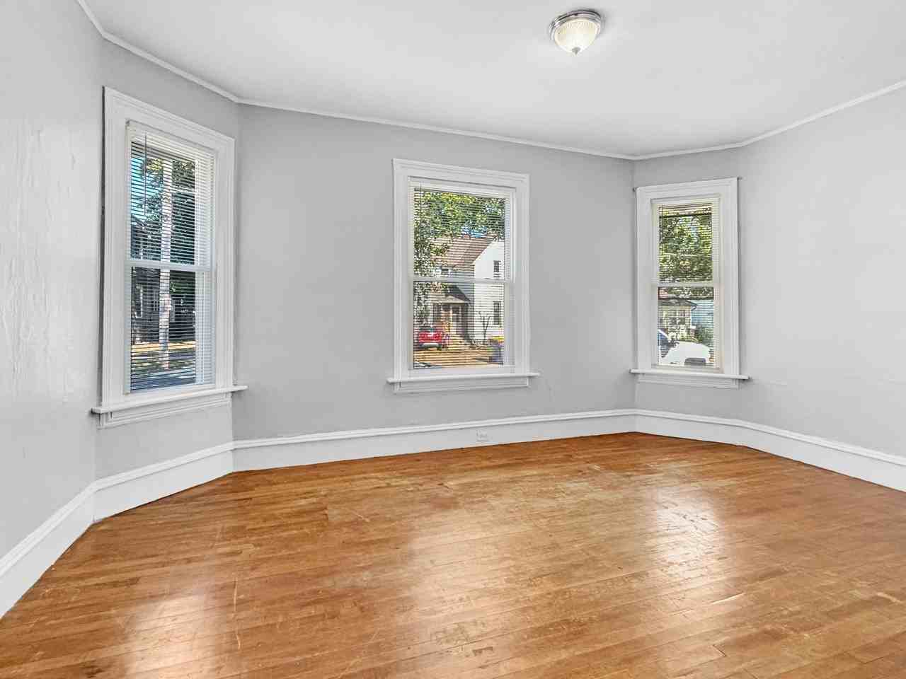 828 9th St. NW - Photo 2 of 6