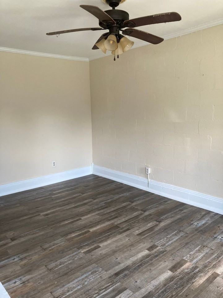 816 Fowlers Ln - Photo 2 of 10