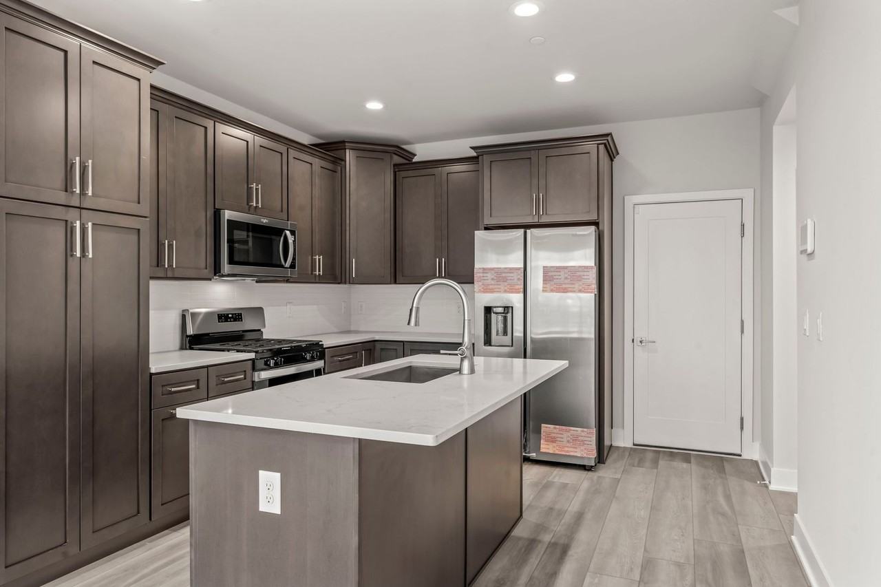 701 Brewster Aly - Photo 4 of 31