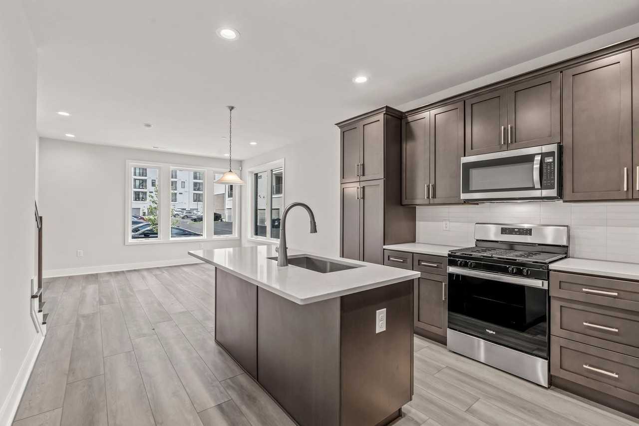 701 Brewster Aly - Photo 5 of 31