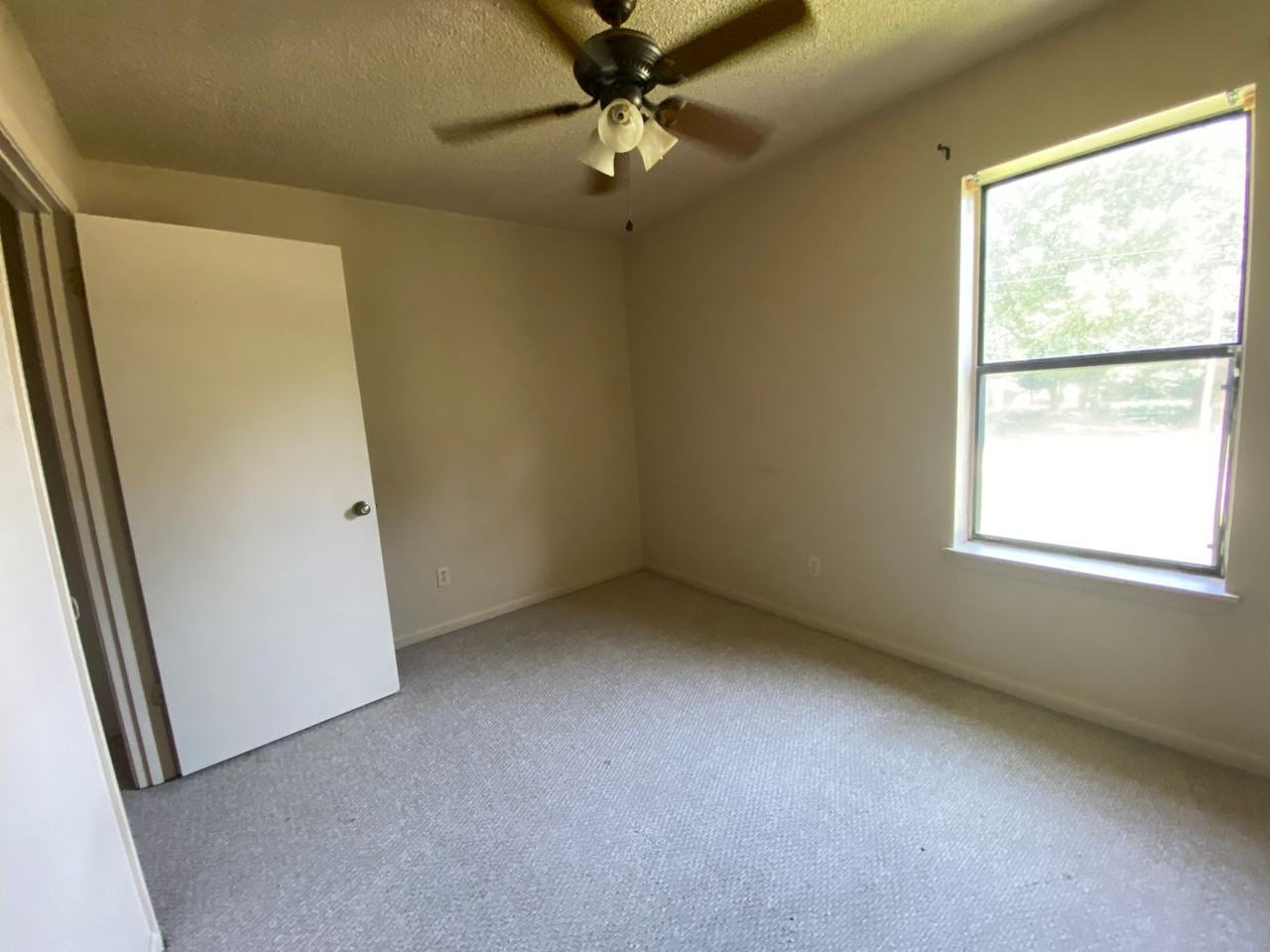 1413 S Church St - Photo 4 of 26