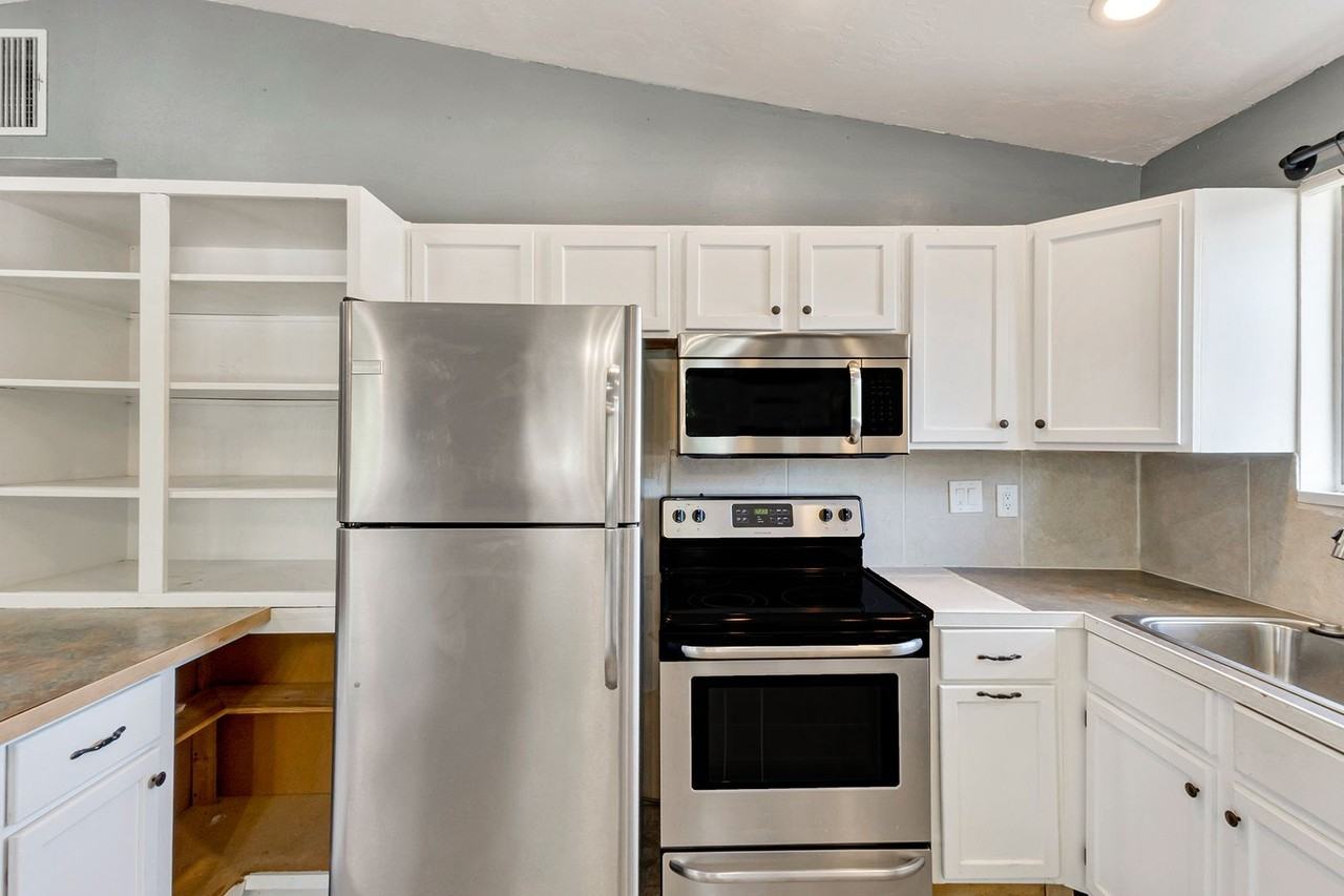 636 29 1/4 Rd - Photo 3 of 23