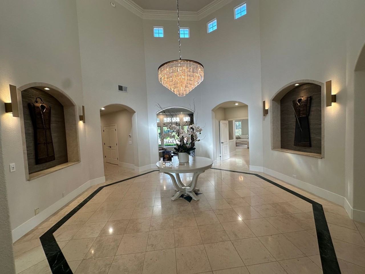 402 Horsetrail Ct - Photo 3 of 50