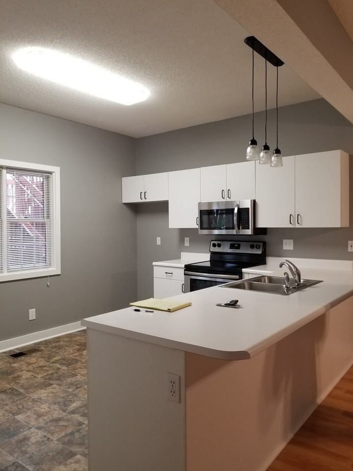 351 S Madison St - Photo 3 of 47