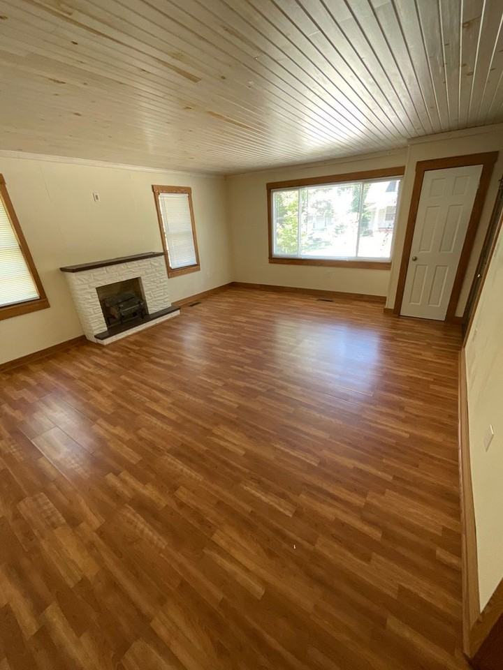 408 East 16th Street - Photo 4 of 42