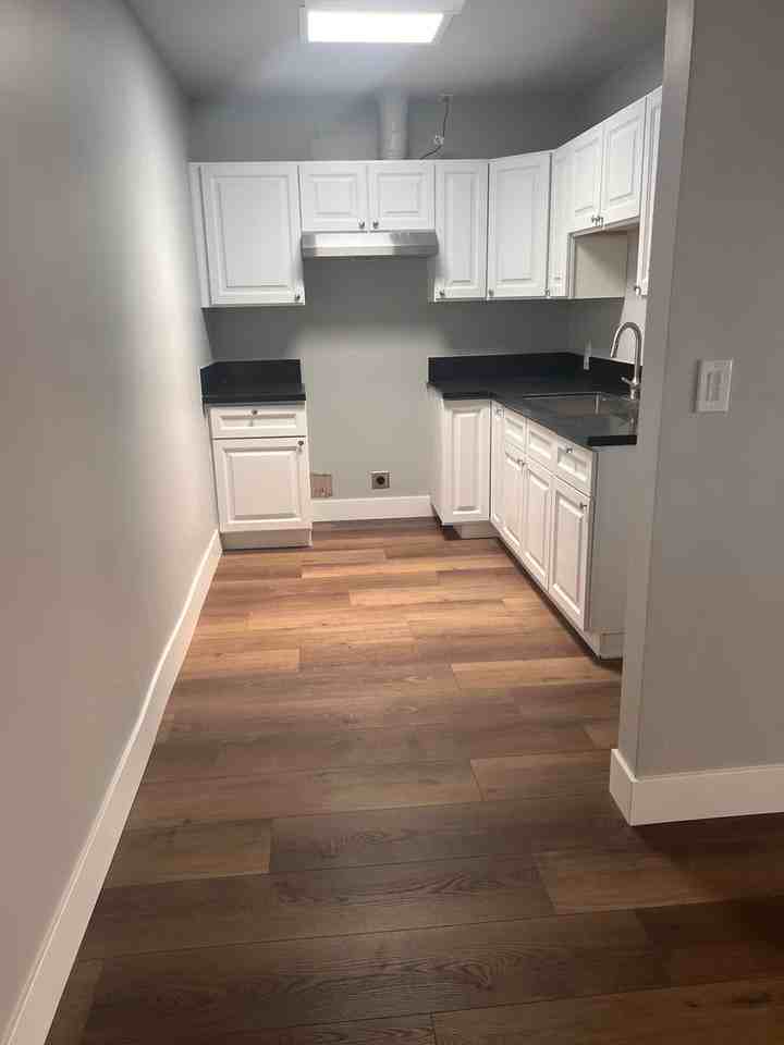 135 N Hillcrest Boulevard - Photo 2 of 8