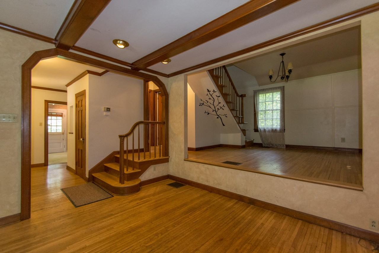 321 S Eastside Dr - Photo 4 of 50