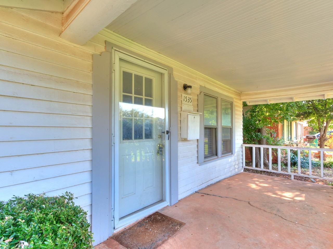 1535 Nw 40th St - Photo 2 of 50