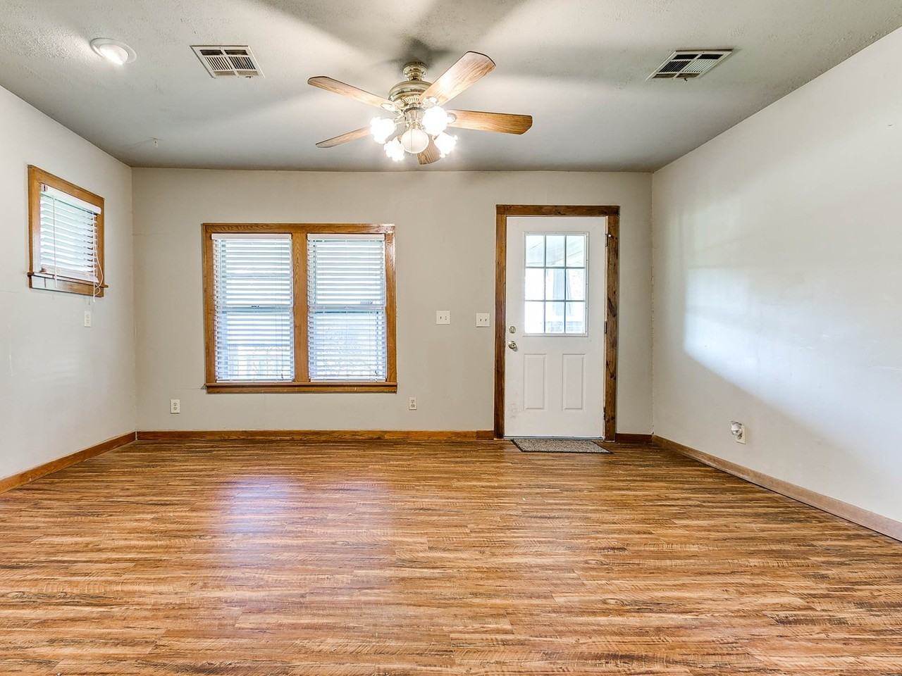 1535 Nw 40th St - Photo 6 of 50