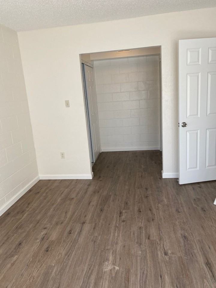 190 Griswold Ct #A - Photo 2 of 8
