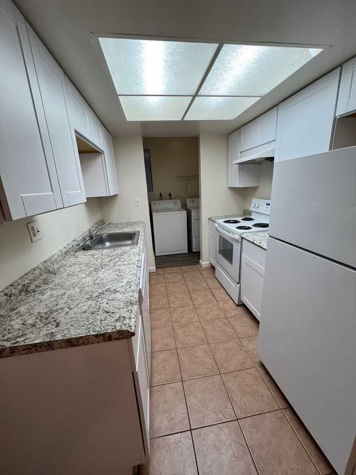 190 Griswold Ct #A - Photo 3 of 8