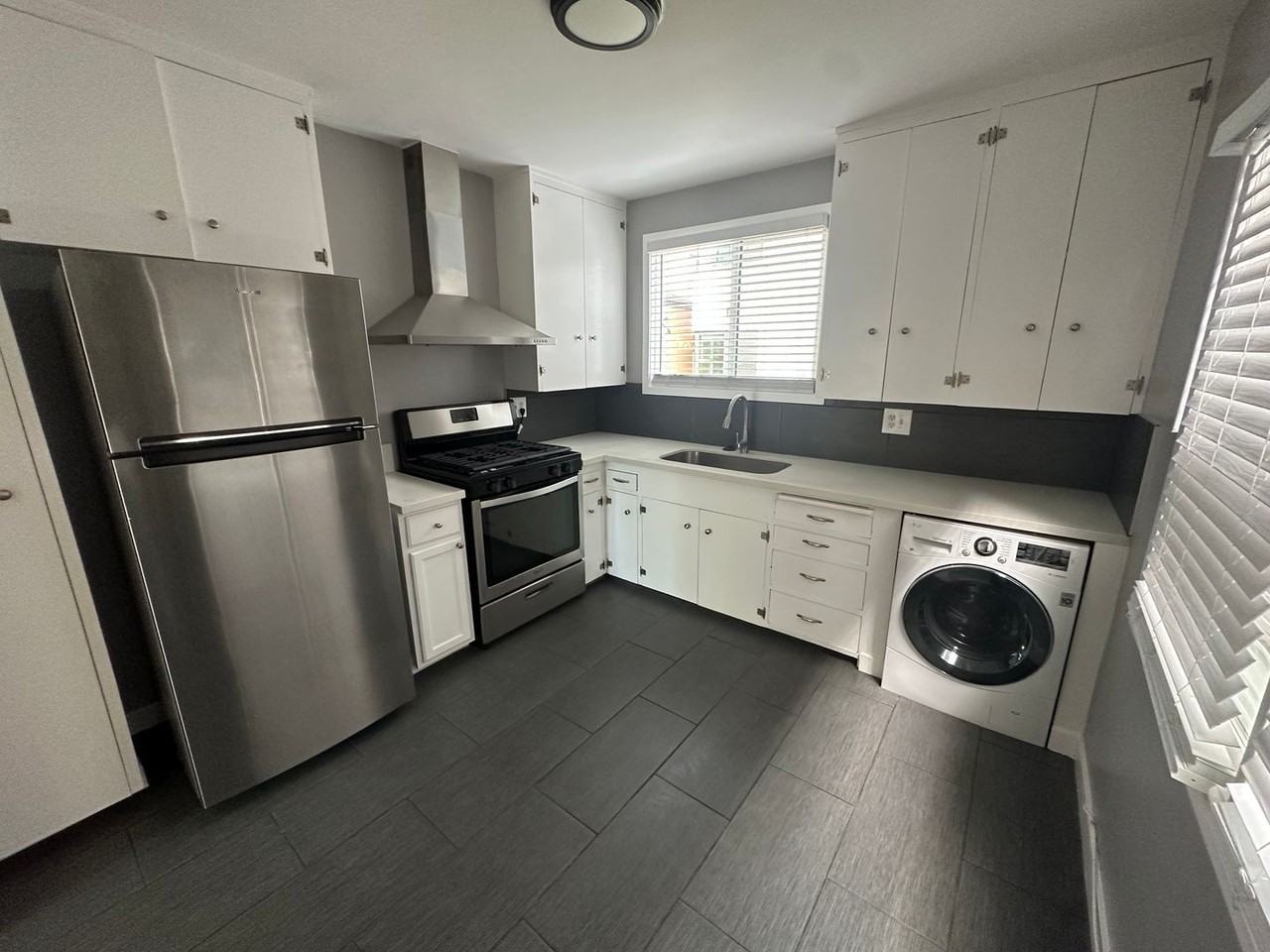 3719 E 1st St #A - Photo 5 of 13