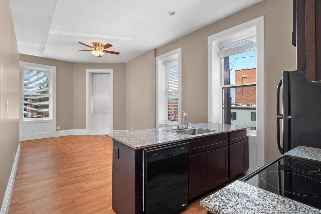 900 Barton St - Photo 5 of 14