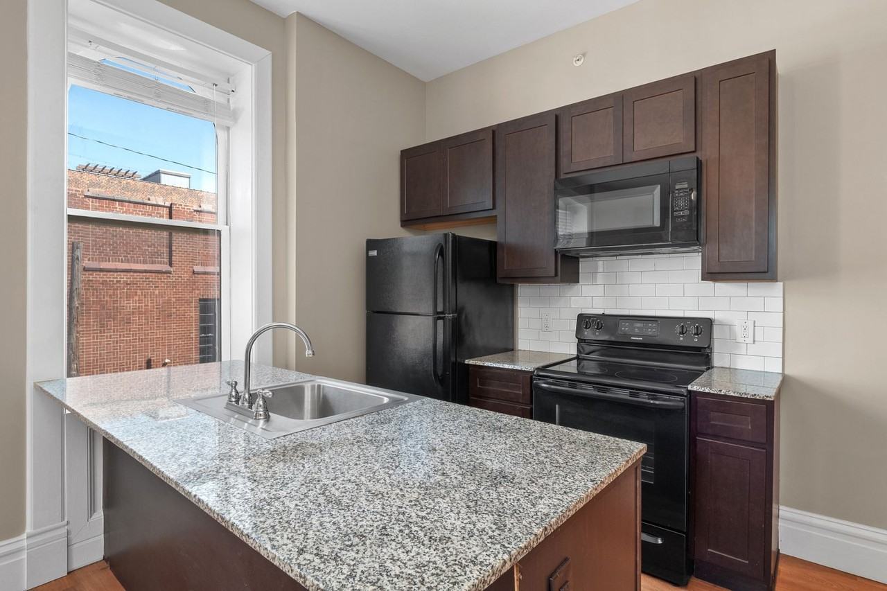 900 Barton St - Photo 6 of 14