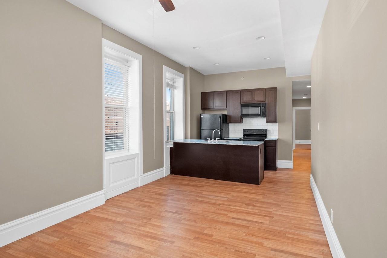 900 Barton St - Photo 7 of 14