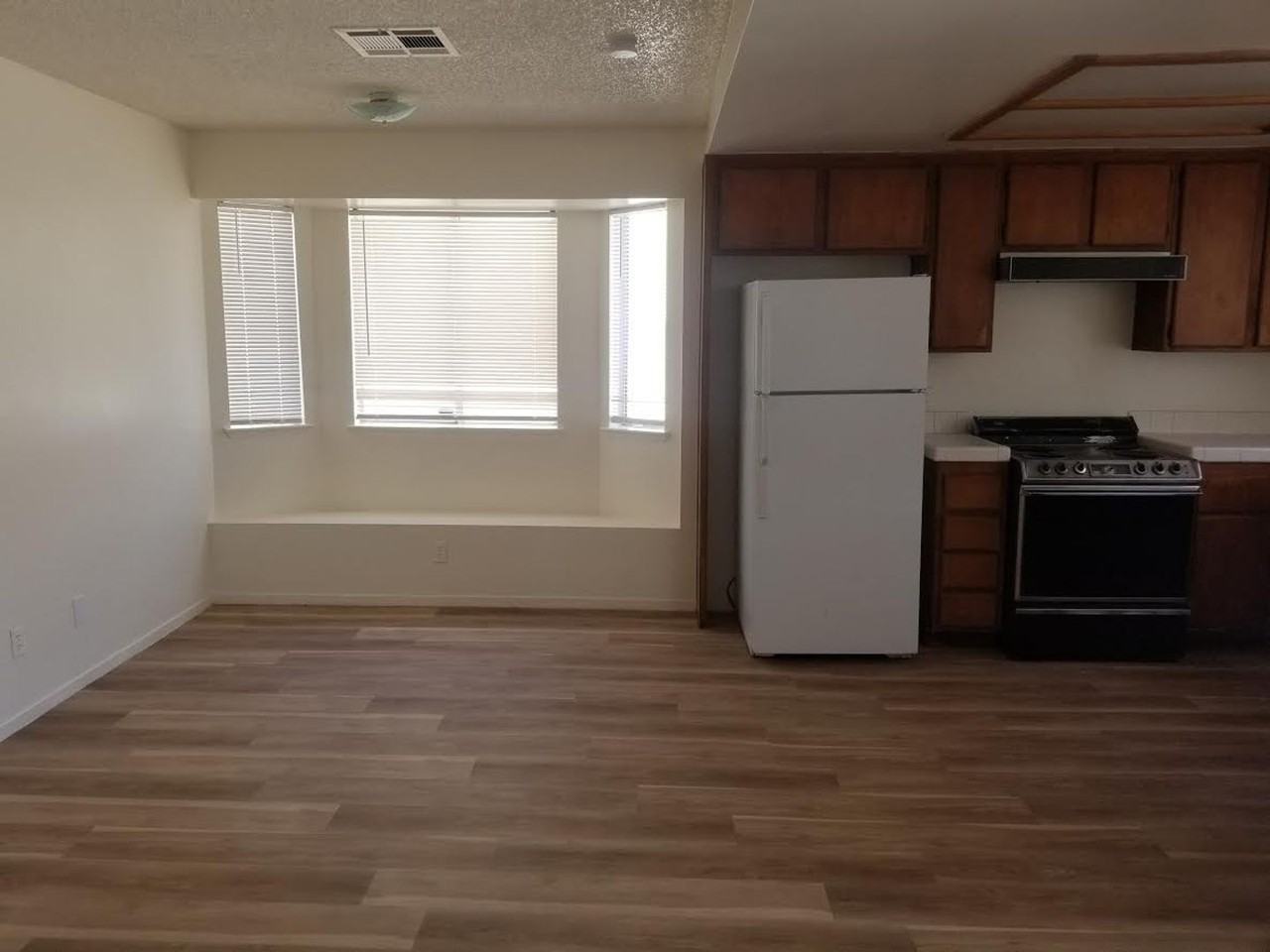 3309 Miramar Dr - Photo 3 of 11