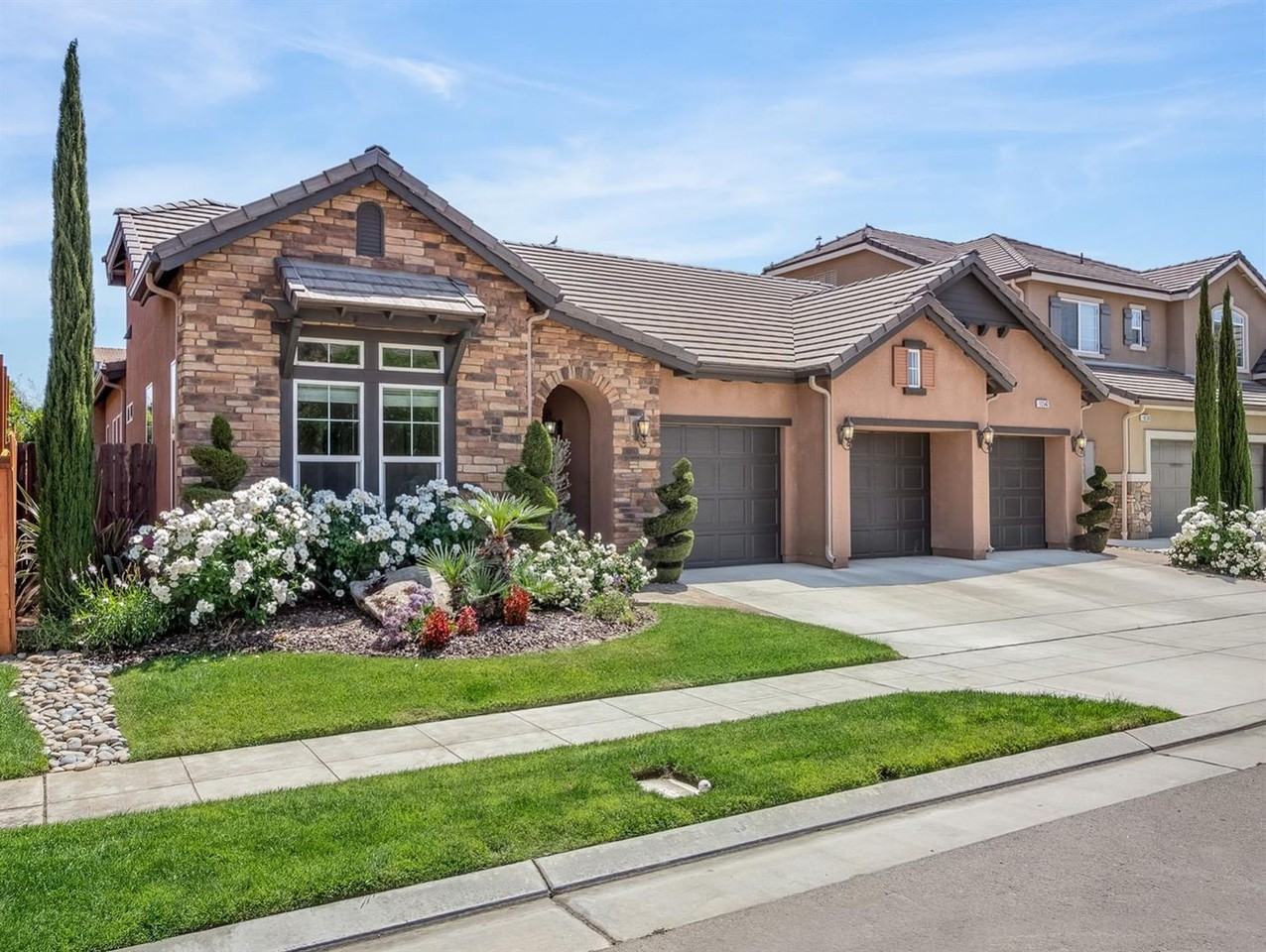 10542 N Sierra Vista Ave - Photo 2 of 26