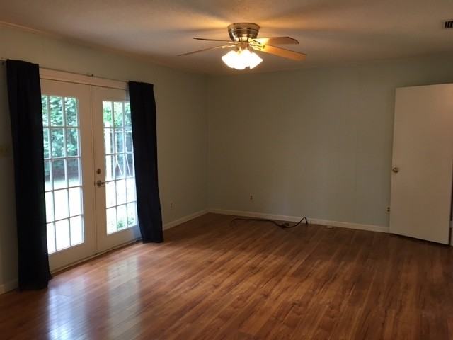 1111 Gornto Rd - Photo 4 of 12