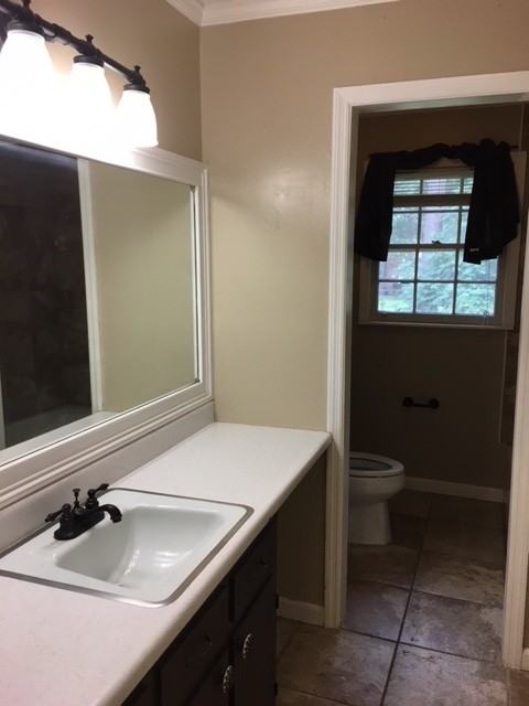 1111 Gornto Rd - Photo 5 of 12