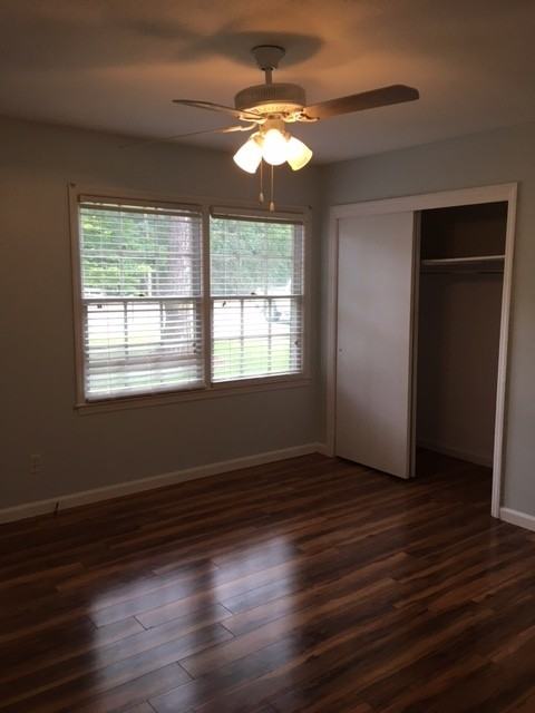 1111 Gornto Rd - Photo 6 of 12