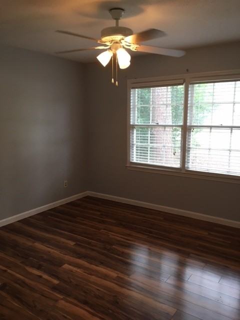 1111 Gornto Rd - Photo 7 of 12