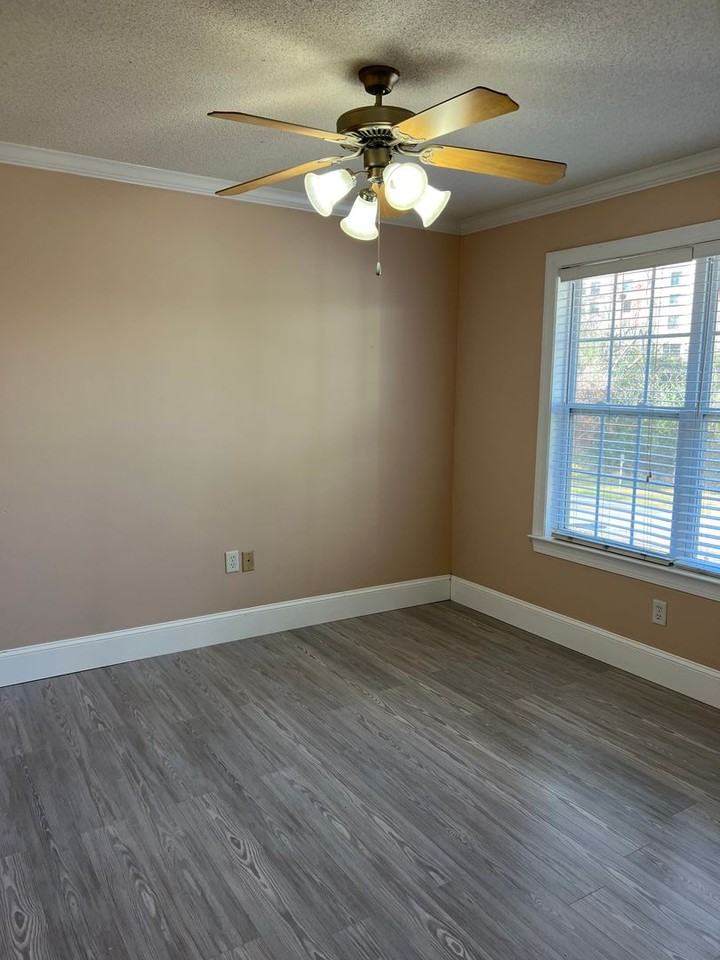 1698 Springhill Dr - Photo 4 of 14