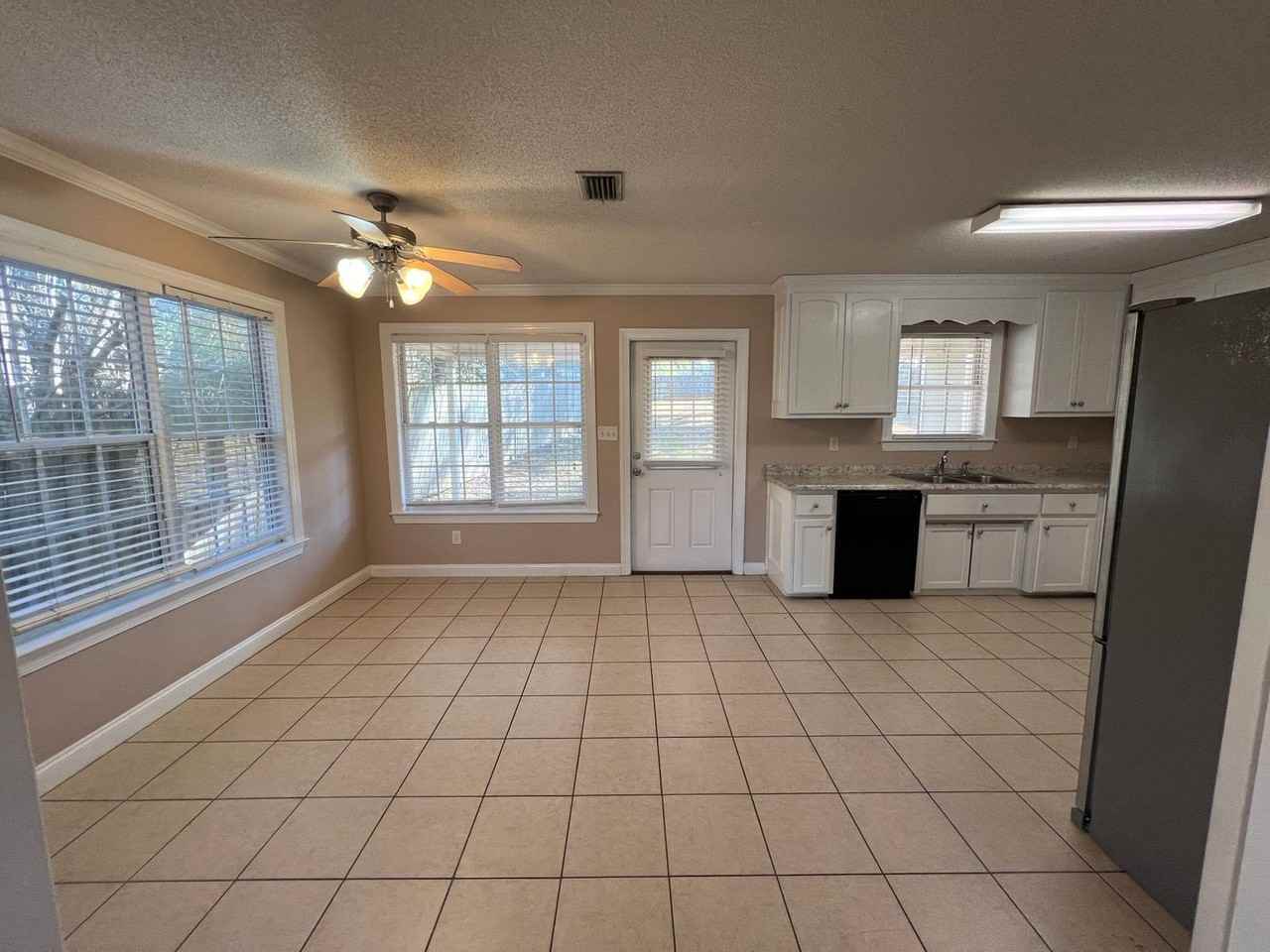 1698 Springhill Dr - Photo 5 of 14