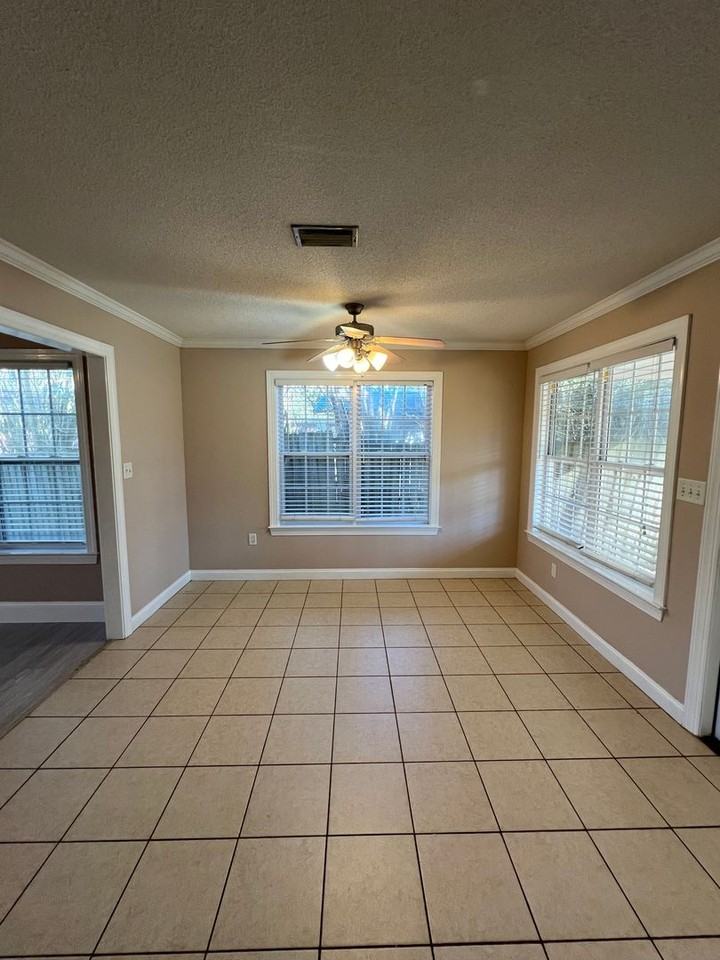 1698 Springhill Dr - Photo 7 of 14