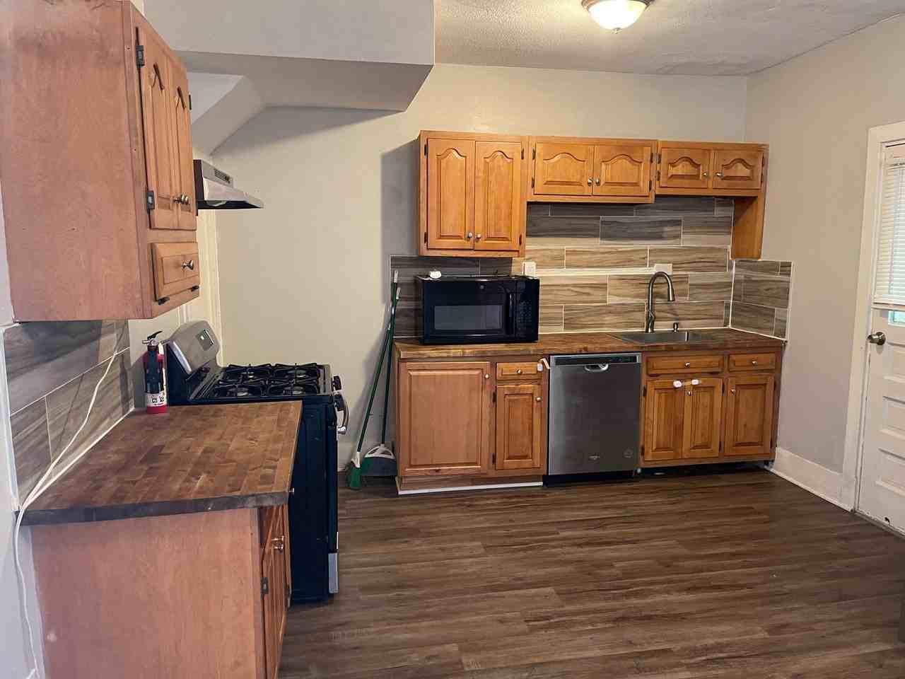 6615 Jackson St - Photo 3 of 23