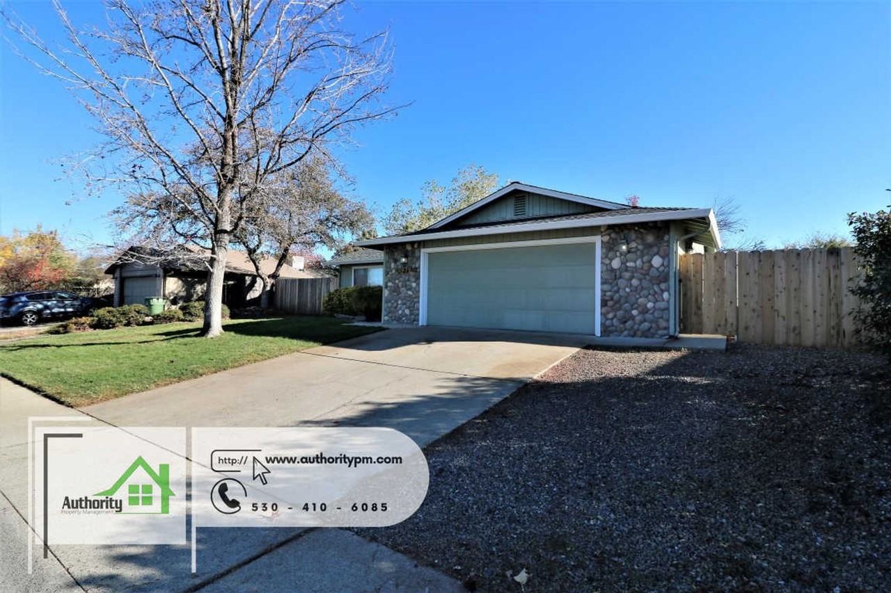2978 Seminole Dr - Photo 2 of 21