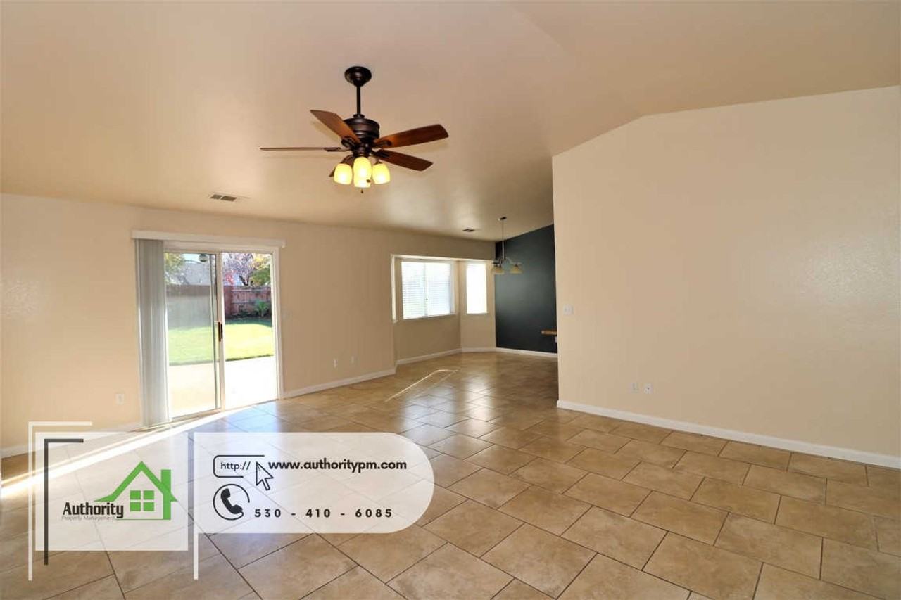 2978 Seminole Dr - Photo 3 of 21