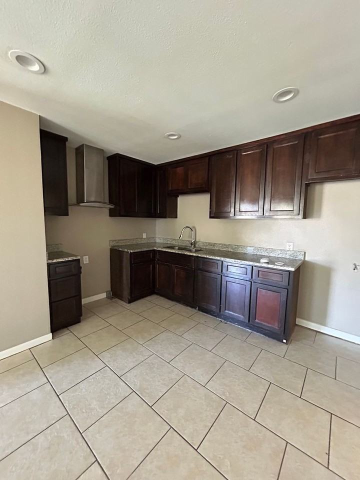 2717 W 5th St - Photo 3 of 17