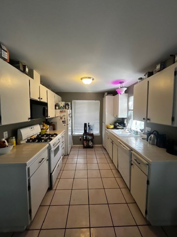 2941 Ne Saber Dr - Photo 3 of 16