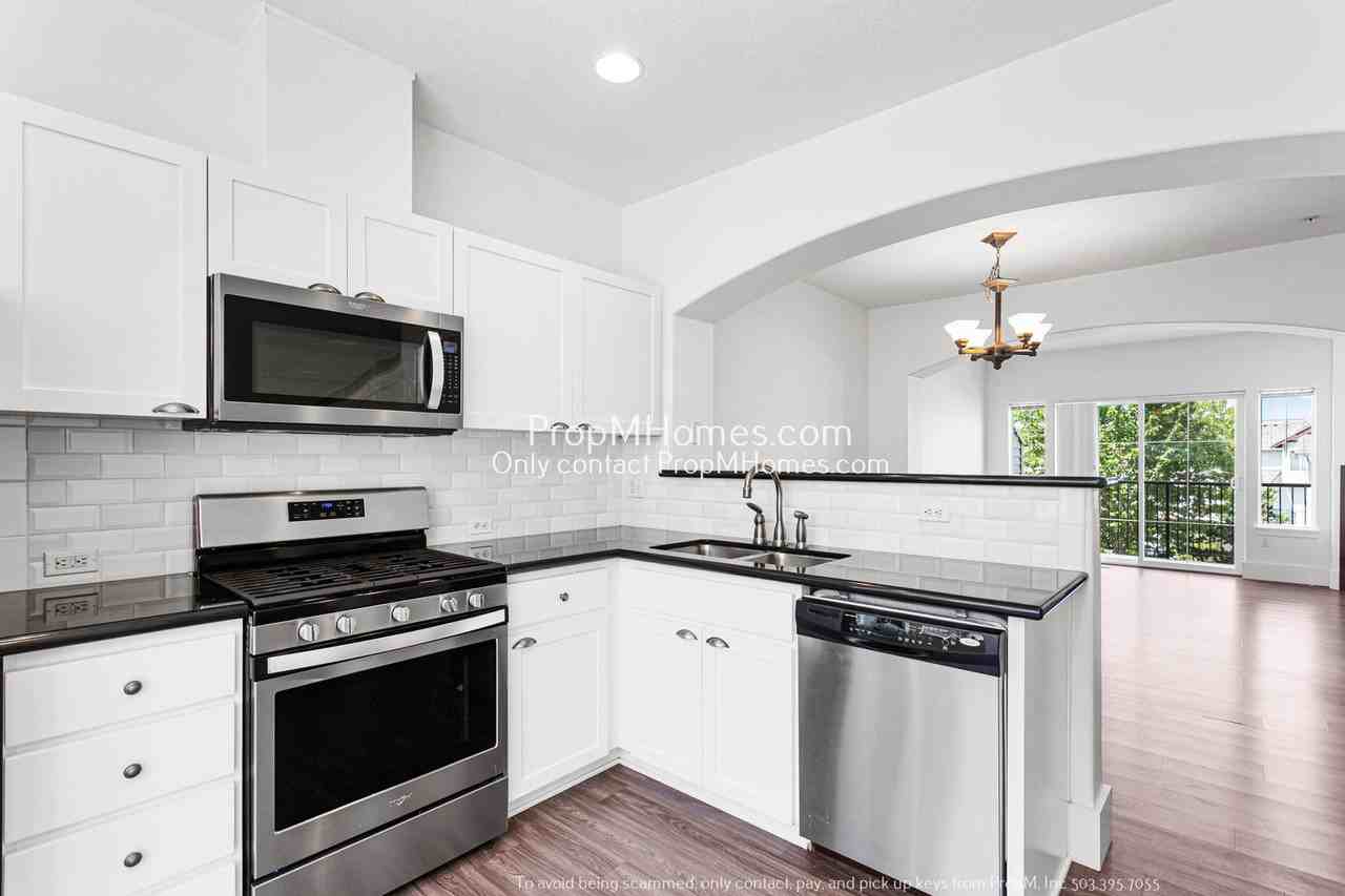720 Nw 118th Ave #102 - Photo 5 of 24