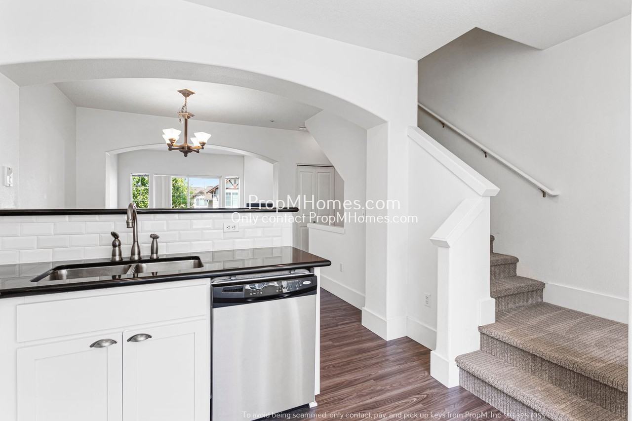 720 Nw 118th Ave #102 - Photo 6 of 24