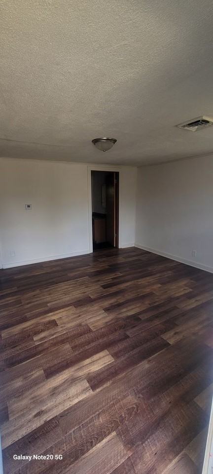 617 Center St - Photo 2 of 15