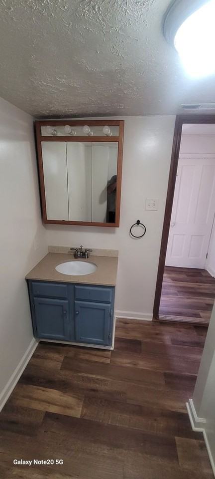 617 Center St - Photo 6 of 15