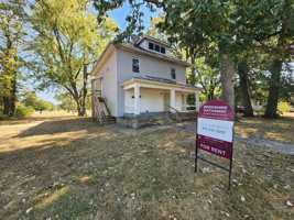 featured image of 1221 N 6th St