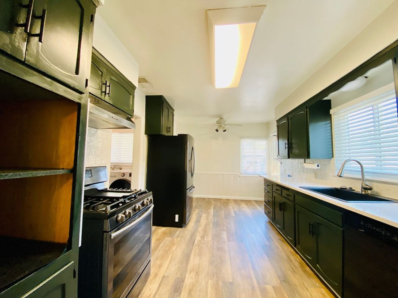 1418 N Fruit Ave - Photo 2 of 30