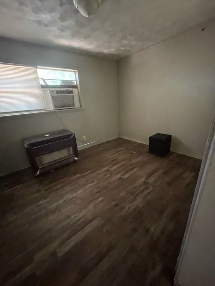 144 Anthony St - Photo 3 of 16