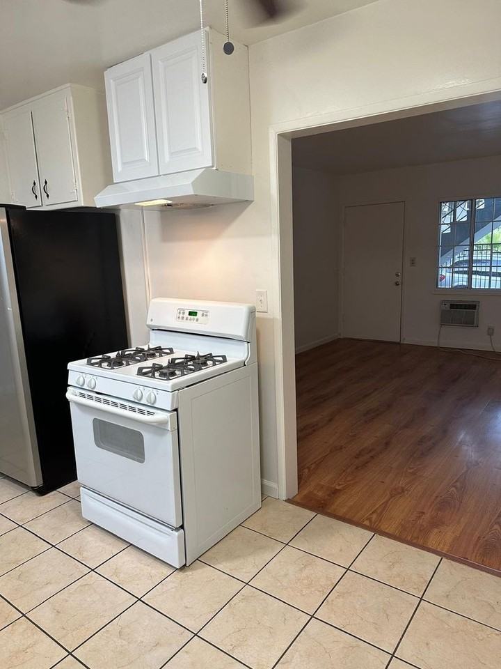 6759 Atoll Ave - Photo 5 of 29