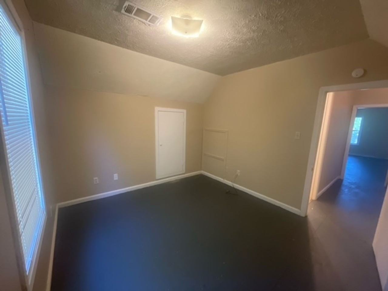124 Money St - Photo 5 of 9